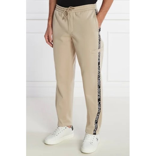 CALVIN KLEIN JEANS Spodnie dresowe CUT OFF LOGO TAPE | Regular Fit XXL promocyjna cena Gomez Fashion Store