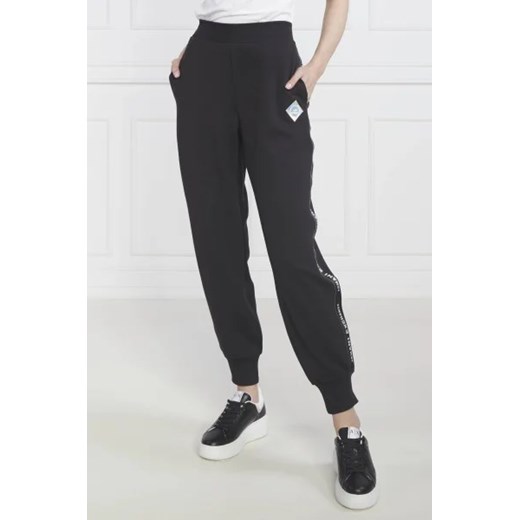 Armani Exchange Spodnie dresowe | Regular Fit ze sklepu Gomez Fashion Store w kategorii Spodnie damskie - zdjęcie 172946035