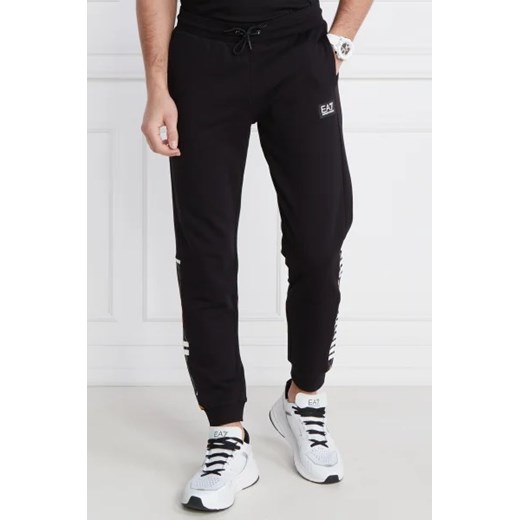 EA7 Spodnie dresowe | Regular Fit ze sklepu Gomez Fashion Store w kategorii Spodnie męskie - zdjęcie 172961575
