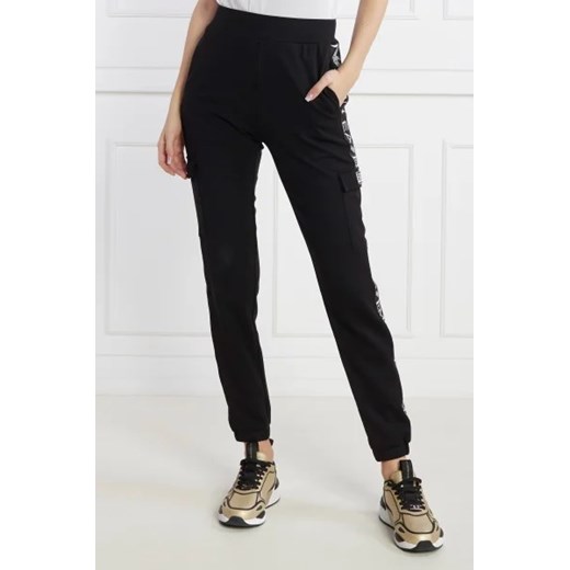 EA7 Spodnie dresowe | Regular Fit ze sklepu Gomez Fashion Store w kategorii Spodnie damskie - zdjęcie 172966189