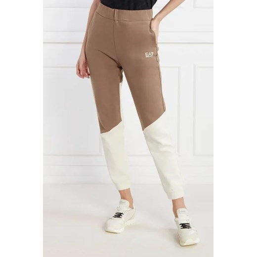 EA7 Spodnie dresowe | Regular Fit ze sklepu Gomez Fashion Store w kategorii Spodnie damskie - zdjęcie 172968398