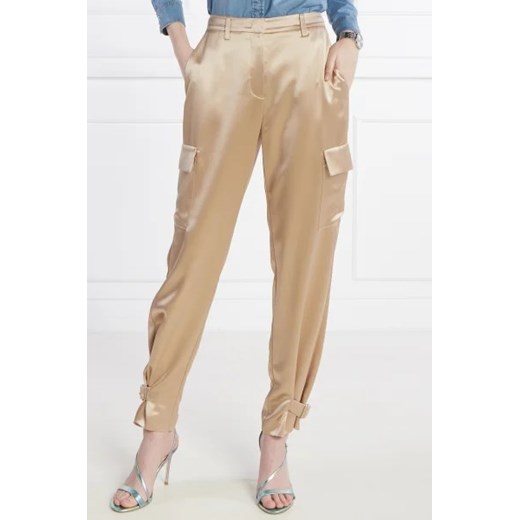 GUESS Satynowe spodnie | Regular Fit ze sklepu Gomez Fashion Store w kategorii Spodnie damskie - zdjęcie 172969658
