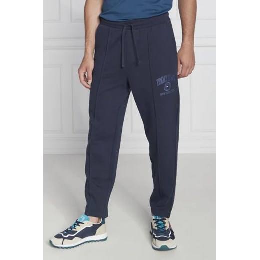 Tommy Jeans Spodnie dresowe | Regular Fit ze sklepu Gomez Fashion Store w kategorii Spodnie męskie - zdjęcie 172973229