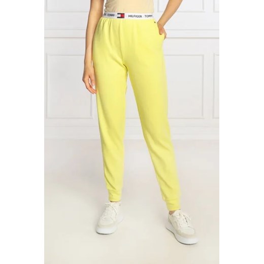 Tommy Hilfiger Spodnie dresowe | Regular Fit ze sklepu Gomez Fashion Store w kategorii Spodnie damskie - zdjęcie 172980156