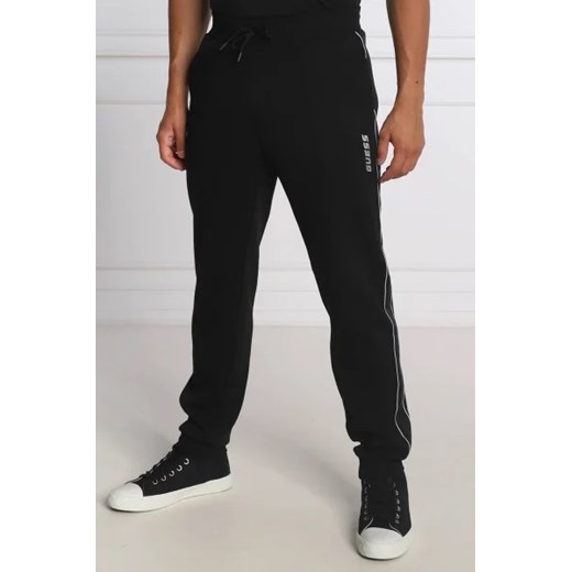 GUESS ACTIVE Spodnie dresowe Mickey | Regular Fit ze sklepu Gomez Fashion Store w kategorii Spodnie męskie - zdjęcie 172983658