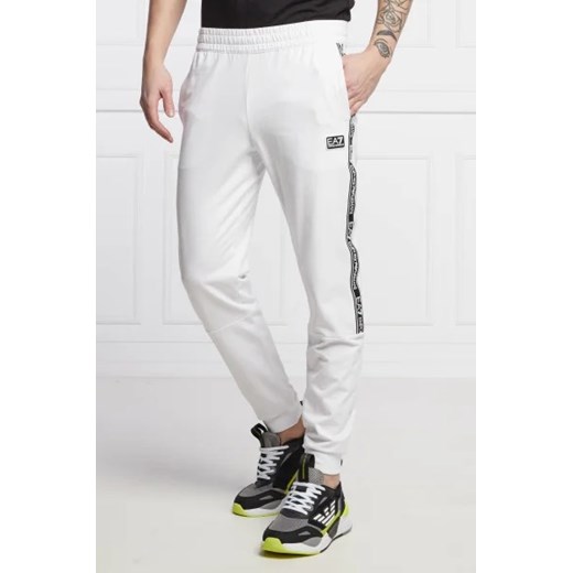 EA7 Spodnie dresowe | Regular Fit ze sklepu Gomez Fashion Store w kategorii Spodnie męskie - zdjęcie 172996275