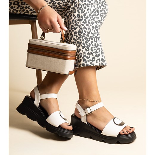 Białe sandały na koturnie z eko skóry Maddison ze sklepu gemre w kategorii Sandały damskie - zdjęcie 173000739