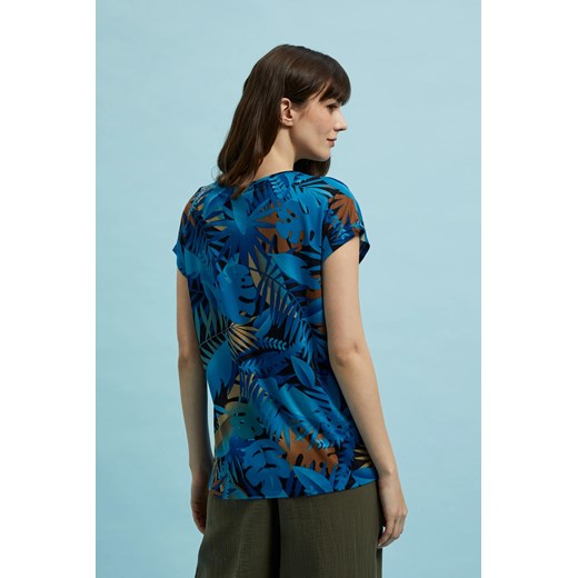 Bluzka z tropiklanym wzorem granatowa 40 Moodo.pl