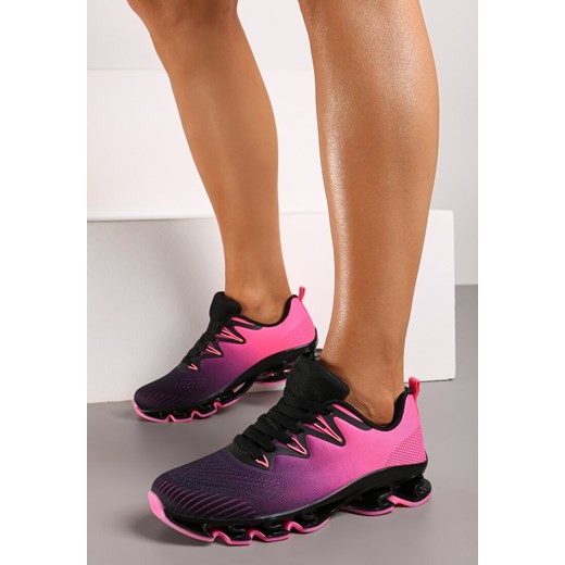 Czarno-Fuksjowe Buty Sportowe pod Kostkę Sznurowane na Tłoczonej Podeszwie Vikieras ze sklepu born2be.pl w kategorii Buty sportowe damskie - zdjęcie 173028316