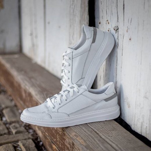 Białe sneakersy LOGAN ze sklepu Domenoshoes w kategorii Buty sportowe męskie - zdjęcie 173030798
