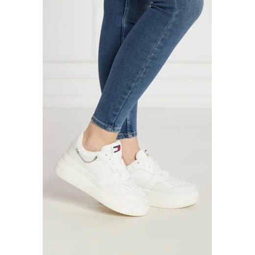 Białe buty sportowe damskie Tommy Jeans na platformie wiązane 