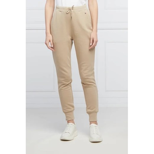 Tommy Hilfiger Spodnie dresowe | Regular Fit ze sklepu Gomez Fashion Store w kategorii Spodnie damskie - zdjęcie 173115509