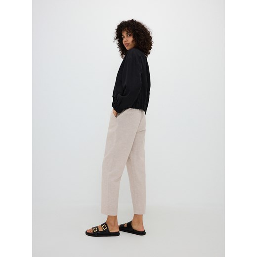 Reserved - Spodnie z lnem - kremowy ze sklepu Reserved w kategorii Spodnie damskie - zdjęcie 173117035