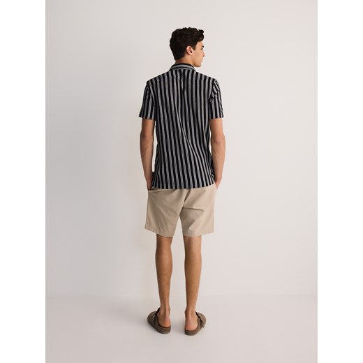 Reserved - Szorty regular fit - beżowy Reserved S Reserved
