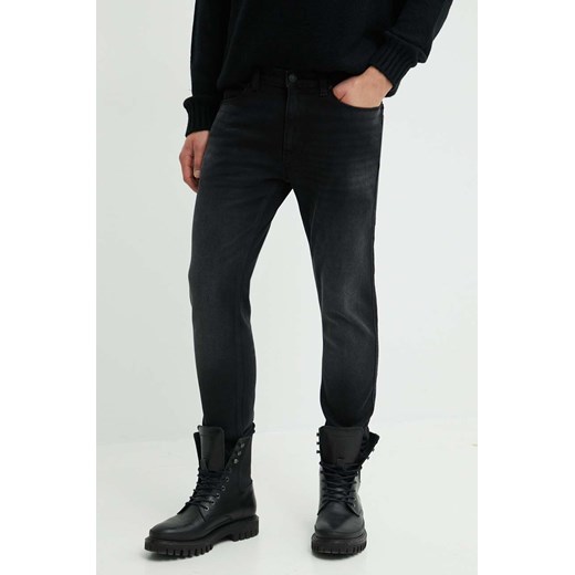 HUGO jeansy męskie kolor czarny 50524229 ze sklepu ANSWEAR.com w kategorii Jeansy męskie - zdjęcie 173122749