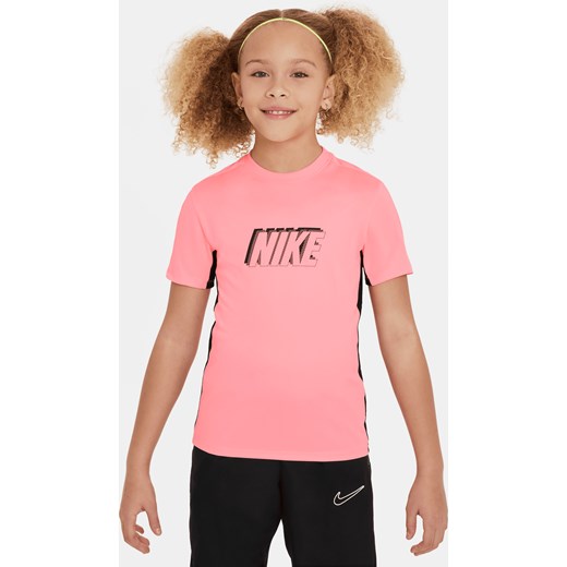 Koszulka piłkarska z krótkim rękawem dla dużych dzieci Nike Dri-FIT Academy23 - Różowy ze sklepu Nike poland w kategorii Bluzki dziewczęce - zdjęcie 173134665