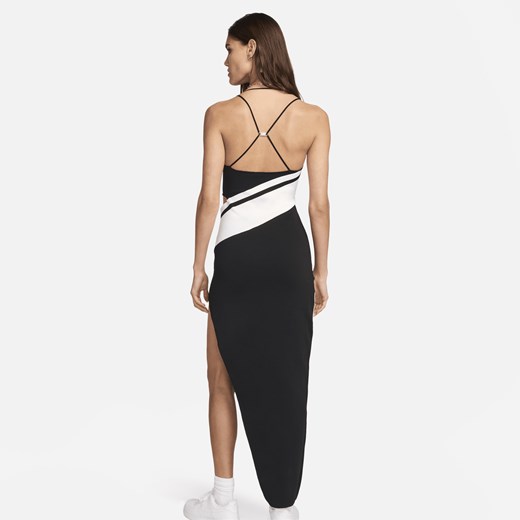 Nike sukienka czarna z asymetrycznym dekoltem asymetryczna na ramiączkach 