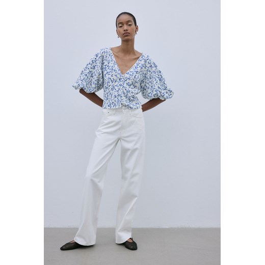 Biała bluzka damska H & M z dekoltem v tkaninowa casual 
