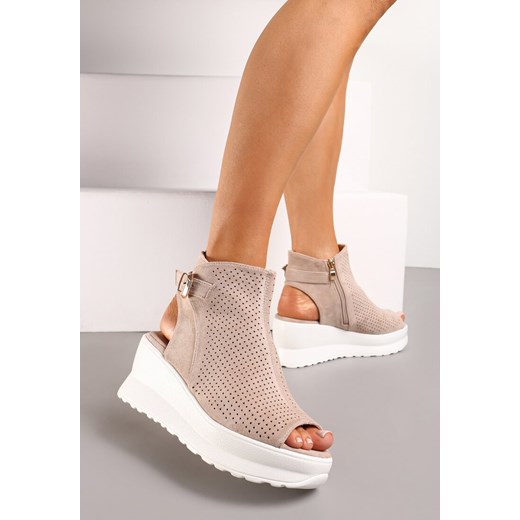 Ciemnobeżowe Ażurowe Sandały na Koturnie z Noskiem Peep Toe i Odkrytą Piętą Bhanios ze sklepu renee.pl w kategorii Sandały damskie - zdjęcie 173155948