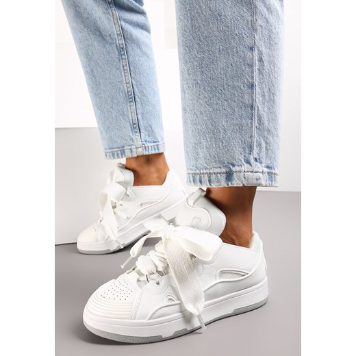 Białe Sneakersy z Dekoracyjnym Sznurowaniem i Wstawką na Języku Cristen Renee 36 renee.pl