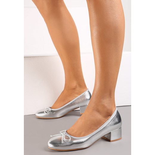 Srebrne Czółenka na Niewysokim Obcasie z Subtelną Kokardką Ottaviama Renee 40 renee.pl