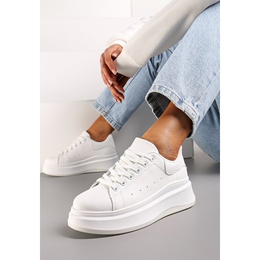 Białe Sneakersy na Grubej Podeszwie z Perforacją i Ozdobą Gumowym Misiem Aireth ze sklepu renee.pl w kategorii Buty sportowe damskie - zdjęcie 173204397