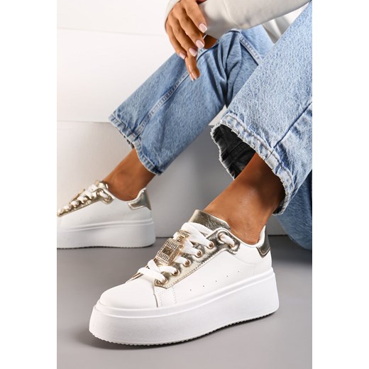 Biało-Złote Sneakersy z Metaliczną Zawieszką na Sznurówkach Ozdobioną Cyrkoniami Edosa ze sklepu renee.pl w kategorii Buty sportowe damskie - zdjęcie 173217406