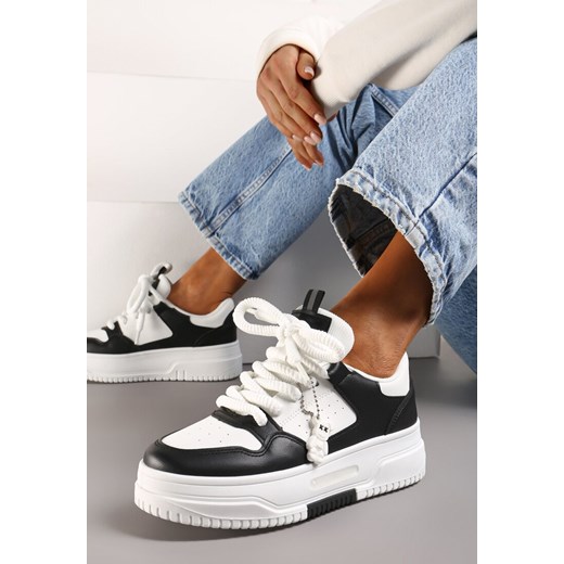 Biało-Czarne Sneakersy z Zawieszką Misia i Szerokimi Sznurowadłami Alrikad ze sklepu renee.pl w kategorii Buty sportowe damskie - zdjęcie 173218726