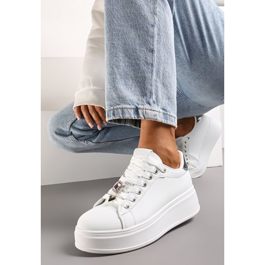 Biało-Srebrne Sneakersy na Platformie z Metalowymi Zawieszkami i Cyrkoniami Nioko ze sklepu renee.pl w kategorii Buty sportowe damskie - zdjęcie 173232238