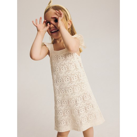 Reserved - Ażurowa sukienka - złamana biel ze sklepu Reserved w kategorii Sukienki niemowlęce - zdjęcie 173277389