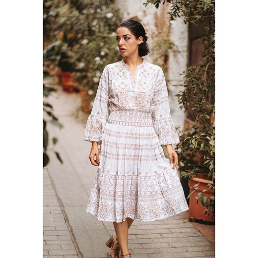 Sukienka Isla Bonita By Sigris w kwiaty rozkloszowana biała z długim rękawem w serek bawełniana mini 
