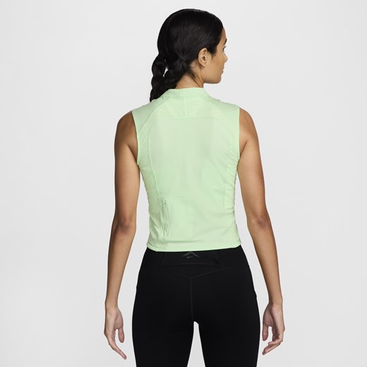 Zielona bluzka damska Nike z okrągłym dekoltem bez rękawów 