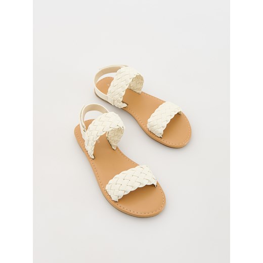 Reserved - Sandały z plecionymi paskami - biały ze sklepu Reserved w kategorii Sandały dziecięce - zdjęcie 173329196