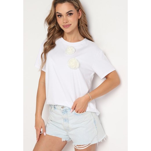 Biały T-shirt z Bawełny z Aplikacją 3D w Kształcie Kwiatu Risandra ze sklepu Born2be Odzież w kategorii Bluzki damskie - zdjęcie 173338905
