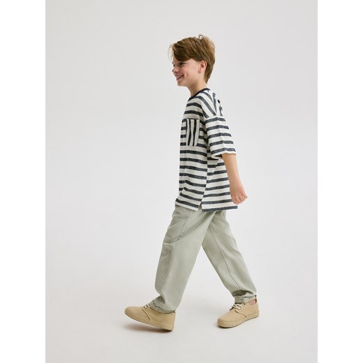 Reserved - Spodnie chino z lnem - oliwkowy ze sklepu Reserved w kategorii Spodnie chłopięce - zdjęcie 173352516