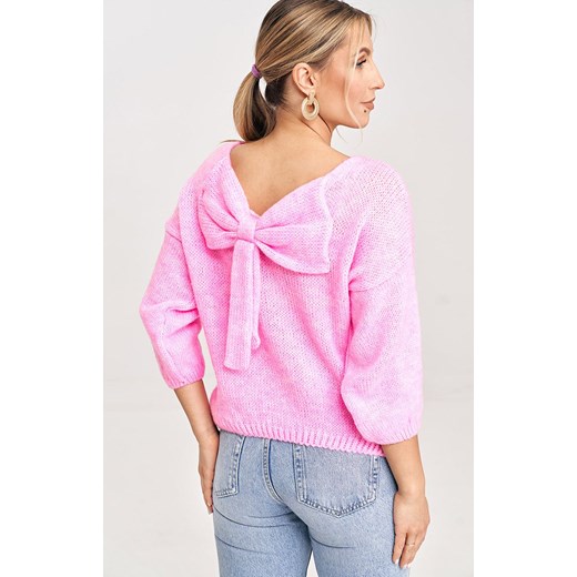 Różowy sweter z ozdobnymi plecami M993, Kolor jasny róż, Rozmiar uniwersalny, Figl ze sklepu Primodo w kategorii Swetry damskie - zdjęcie 173356089