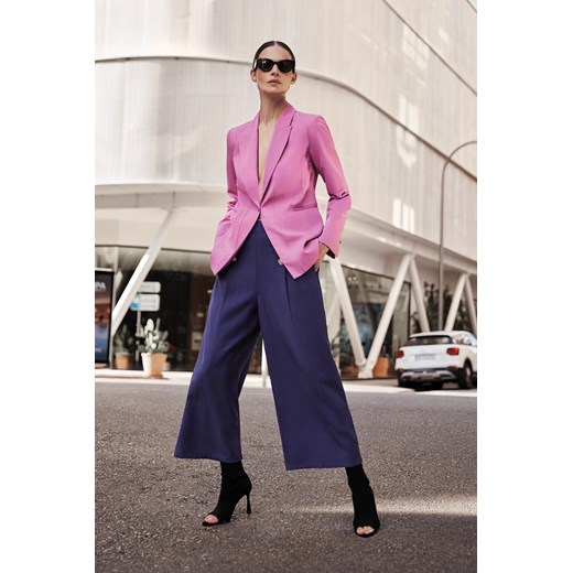 Spodnie z ozdobnymi guzikami fioletowe ze sklepu Moodo.pl w kategorii Spodnie damskie - zdjęcie 173383156