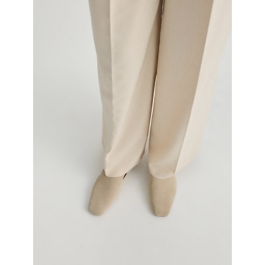 Reserved - Skórzane loafersy - beżowy ze sklepu Reserved w kategorii Lordsy damskie - zdjęcie 173389548