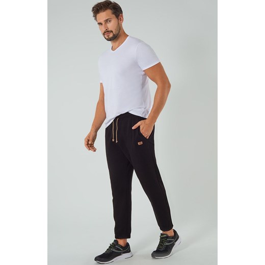 Dresowe spodnie męskie czarne Lider, Kolor czarny, Rozmiar M, Italian Fashion ze sklepu Intymna w kategorii Spodnie męskie - zdjęcie 173398155