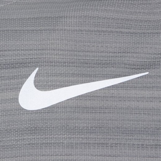 T-shirt męski Nike z krótkim rękawem w sportowym stylu