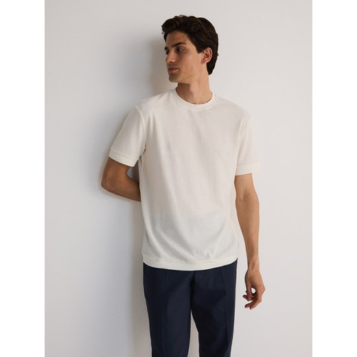 Reserved - Strukturalny t-shirt regular fit - złamana biel ze sklepu Reserved w kategorii T-shirty męskie - zdjęcie 173439059