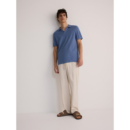 Reserved - Strukturalna koszulka polo regular - jasnoniebieski ze sklepu Reserved w kategorii T-shirty męskie - zdjęcie 173439127