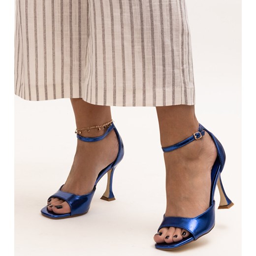 Błyszczące sandały na szpilce z paskiem Delinda ze sklepu gemre w kategorii Sandały damskie - zdjęcie 173447887