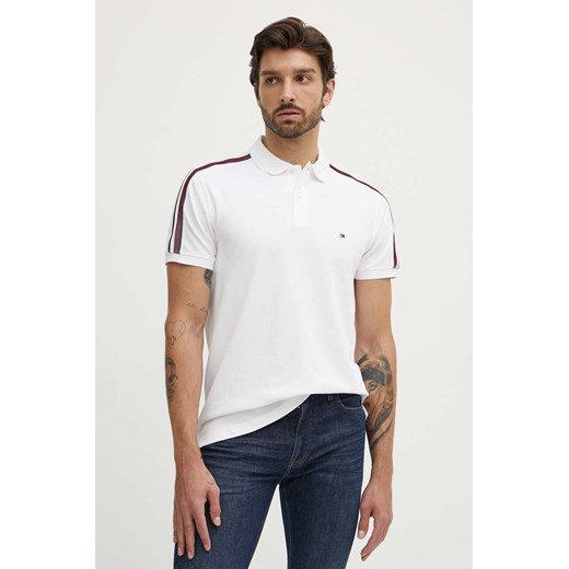 Tommy Hilfiger polo męski kolor biały z aplikacją MW0MW35616 ze sklepu ANSWEAR.com w kategorii T-shirty męskie - zdjęcie 173473179