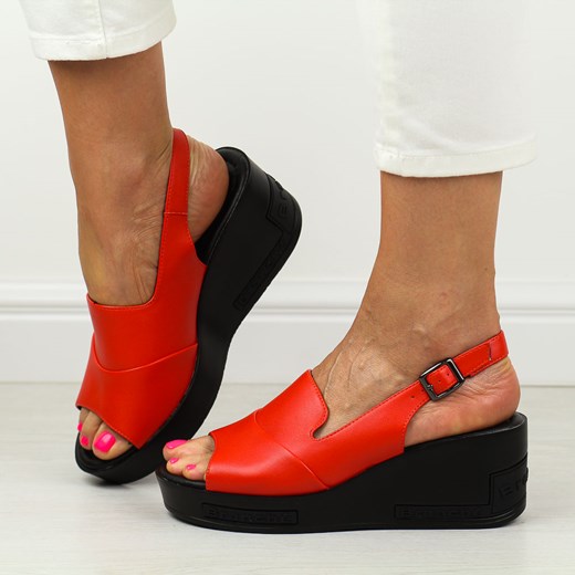 Czerwone sandały damskie na koturnie Vinceza 58296 ze sklepu suzana.pl w kategorii Sandały damskie - zdjęcie 173493505