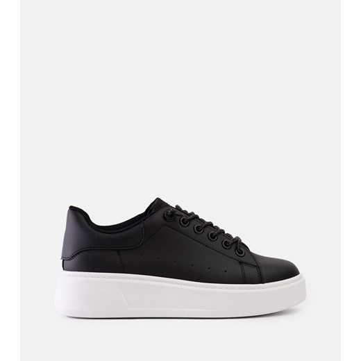 Czarne sneakersy z efektownym zdobieniem Asmait ze sklepu gemre w kategorii Buty sportowe damskie - zdjęcie 173508638