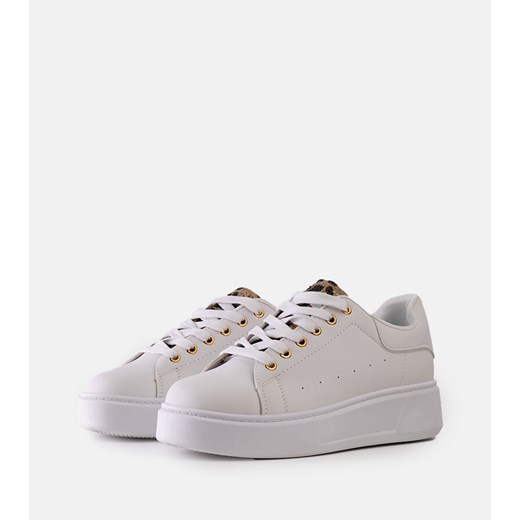 Białe sneakersy z efektownym zdobieniem Asmait ze sklepu gemre w kategorii Buty sportowe damskie - zdjęcie 173508685