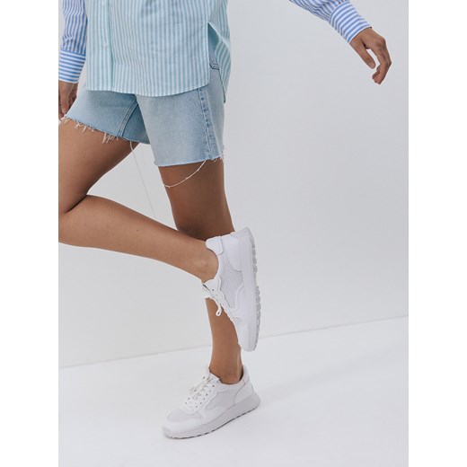 Reserved - Sneakersy z siateczkowymi wstawkami - biały ze sklepu Reserved w kategorii Buty sportowe damskie - zdjęcie 173511275