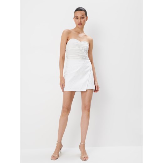 Mohito - Asymetryczna spódnica mini - biały ze sklepu Mohito w kategorii Spódnice - zdjęcie 173518795