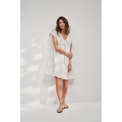 Rozkloszowana sukienka z krótkimi rękawami biała ze sklepu Moodo.pl w kategorii Sukienki - zdjęcie 173520336